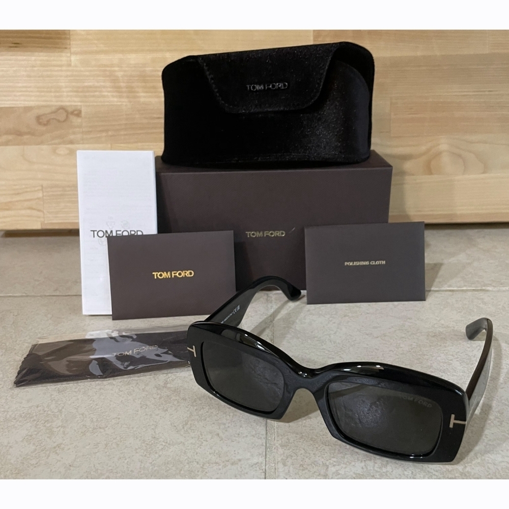 Tom Ford Venetia TF1218 Black Rectangular Sunglasses NEW w/ Box